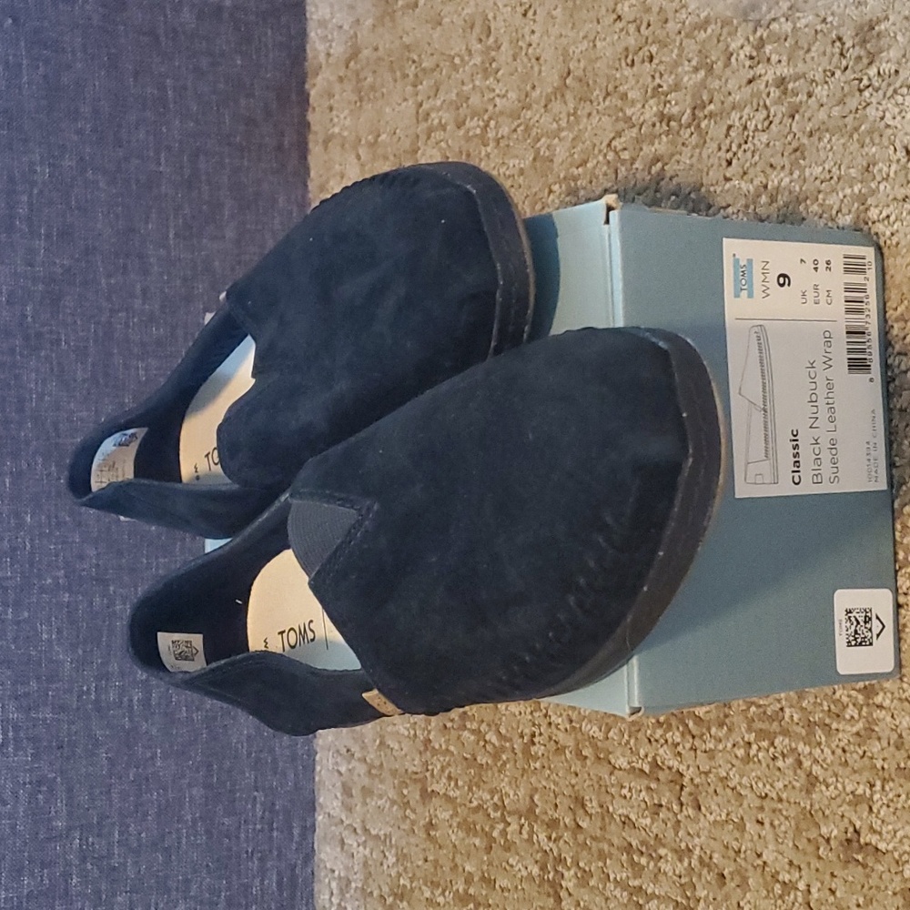 TOMS womens size 9 black suede slipons